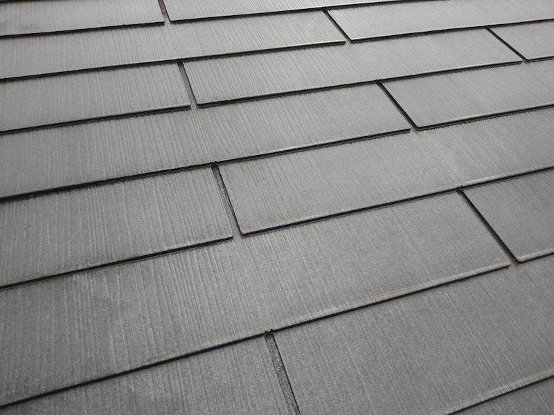 大阪府和泉市緑ヶ丘|塗装前の洗浄作業!足場にメッシュシートを取り付けて飛散防止も徹底しています!