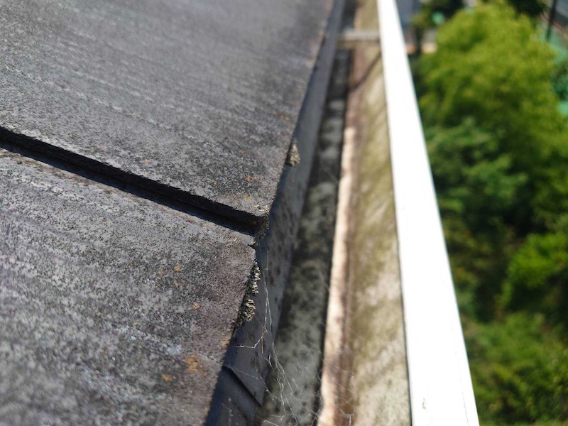 泥などで汚れていた軒樋を屋根と一緒に洗浄しました!|大阪府和泉市緑ヶ丘