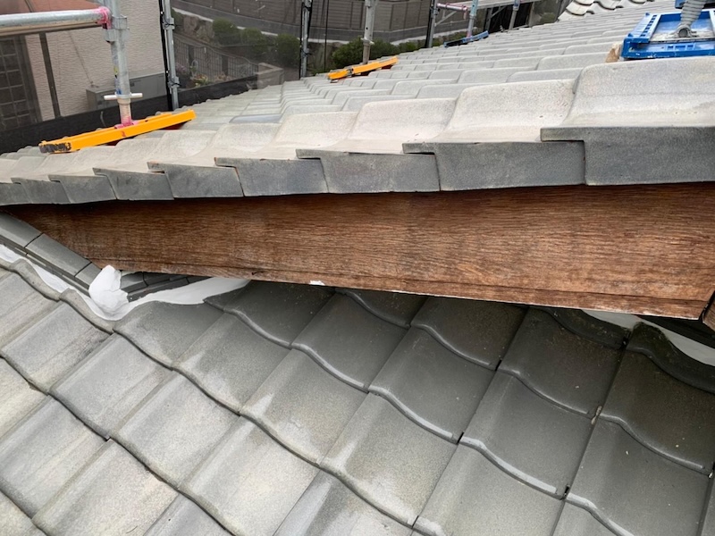 大阪府堺市南区|木部 破風板を木部用下塗り材で下塗りしました