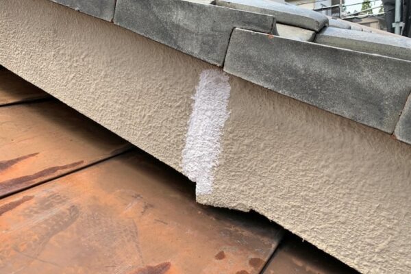 モルタル破風のクラック補修作業｜大阪府堺市南区