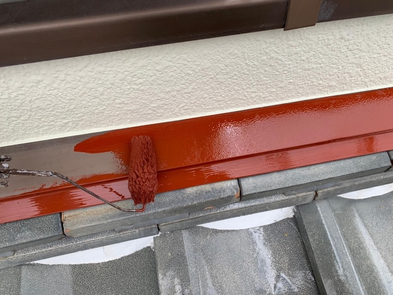 屋根からの雨水侵入を防ぐ雨押さえを塗装しました|大阪府堺市南区