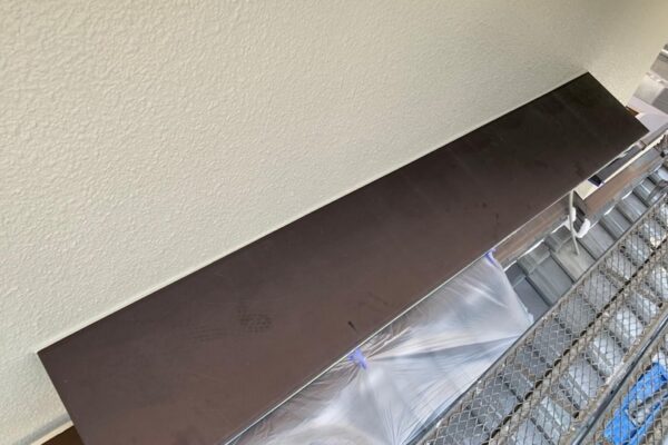 大阪府堺市南区｜雨の侵入を防ぐ霧よけを塗装しました！