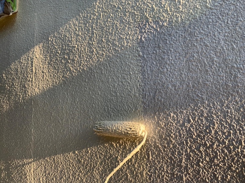 外壁塗装の中塗り〜上塗り アレスダイナミックMUKIで仕上げ|大阪府堺市南区