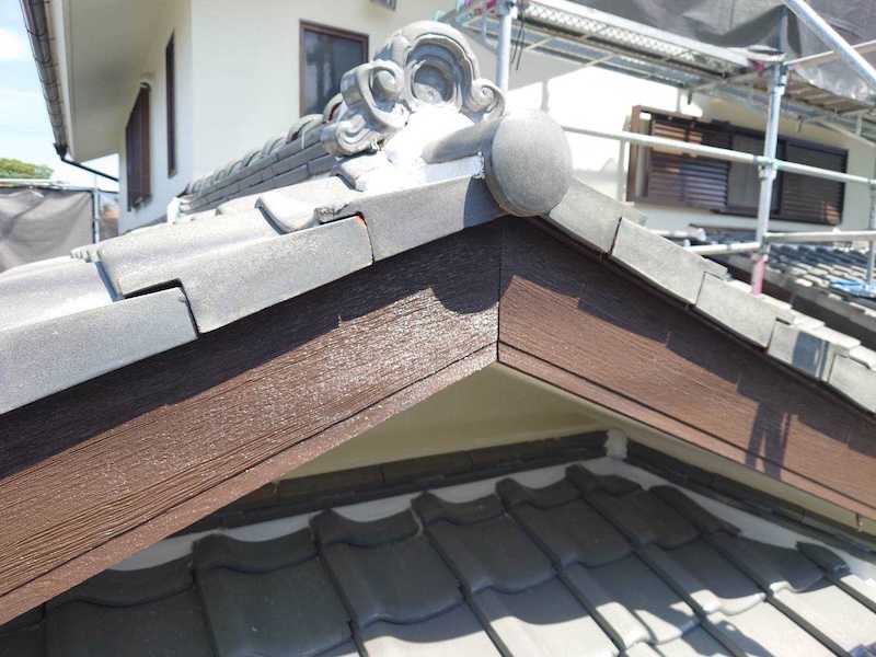 破風板と桁、垂木などの木部の仕上げ塗装をレポート|大阪府堺市南区