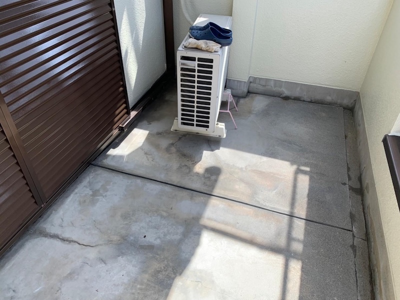 大阪府堺市南区|コンクリート床のベランダにトップコートを施しました!