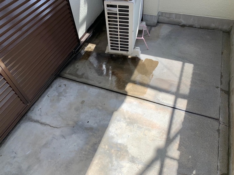 大阪府堺市南区|コンクリート床のベランダにトップコートを施しました!