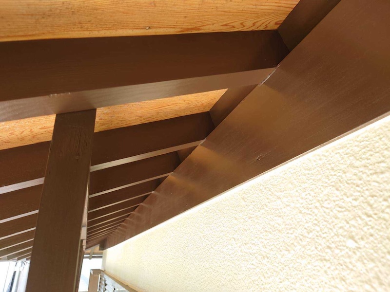 破風板と桁、垂木などの木部の仕上げ塗装をレポート|大阪府堺市南区