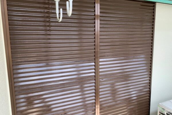 大阪府堺市南区｜鉄部 雨戸塗装 塗装前〜錆止め下塗り〜中塗り〜上塗りまでを行いました！