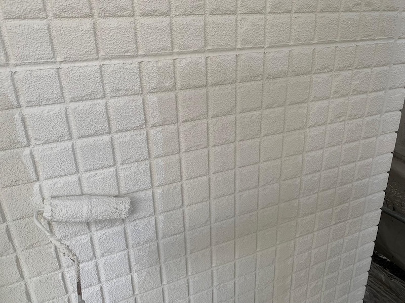 外壁塗装の「中塗り」と「上塗り」の違いとは何か?