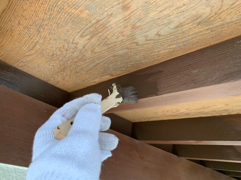 破風板と桁、垂木などの木部の仕上げ塗装をレポート|大阪府堺市南区