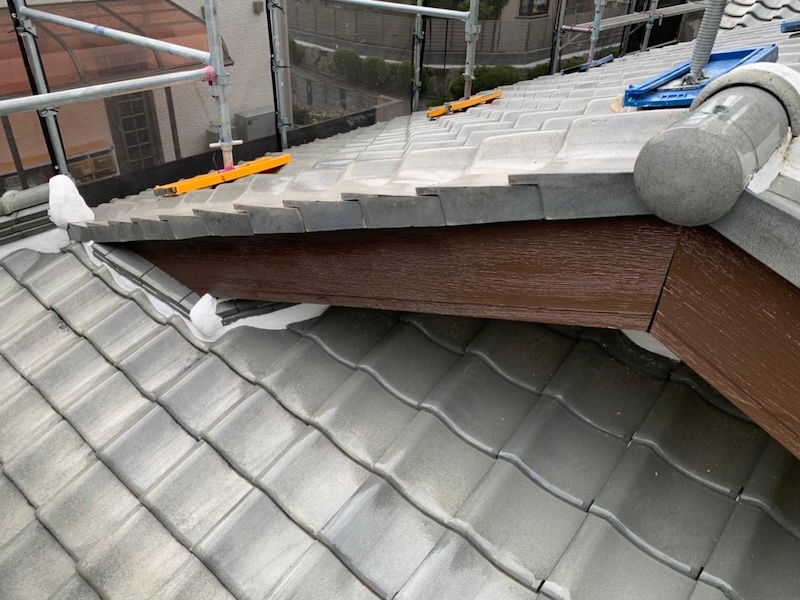 破風板と桁、垂木などの木部の仕上げ塗装をレポート|大阪府堺市南区