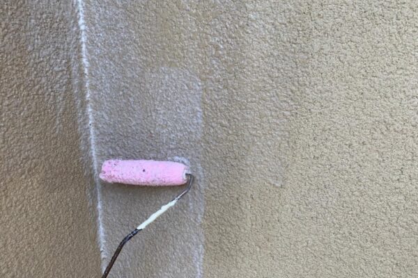 外壁を下塗りしました。エコカチオンシーラー・アレスホルダーZ｜大阪府堺市