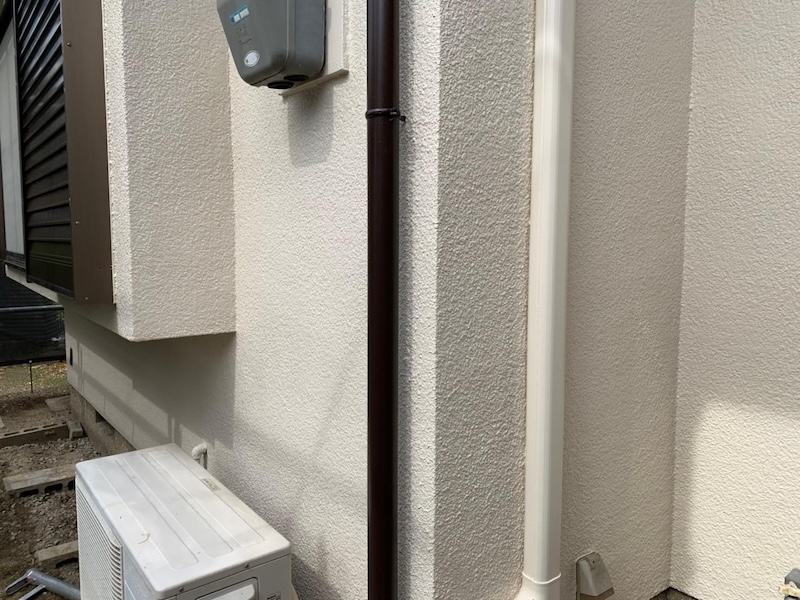 大阪府堺市|垂木・軒天井の木部塗装、雨樋塗装を実施。割れた瓦を差し替えました