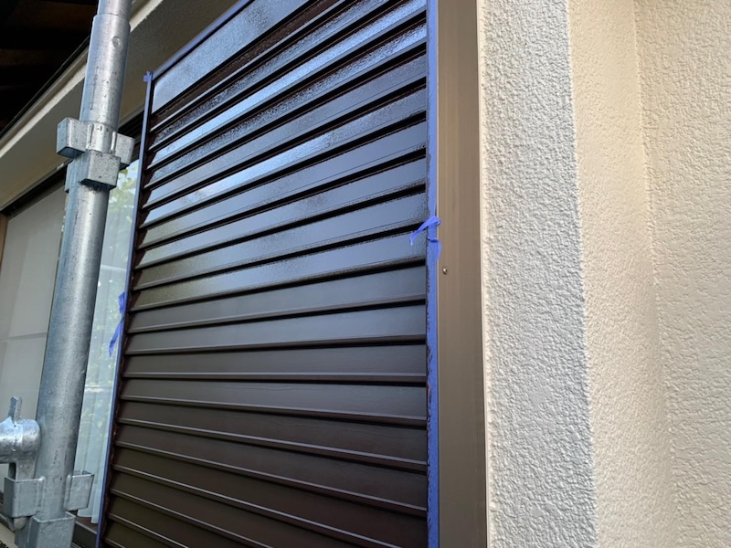 錆びる前に塗装が大事!雨戸・戸袋の錆止め塗装〜中塗り・上塗りまで|大阪府堺市