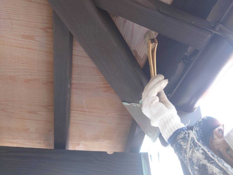 大阪府堺市|垂木・軒天井の木部塗装、雨樋塗装を実施。割れた瓦を差し替えました