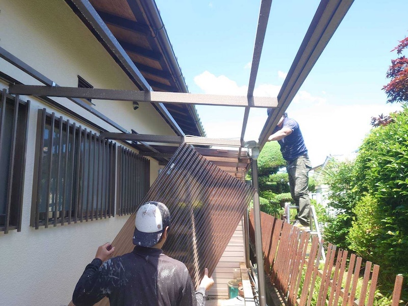 大阪府堺市|テラス屋根の波板をポリカーボネートに張り替えました!