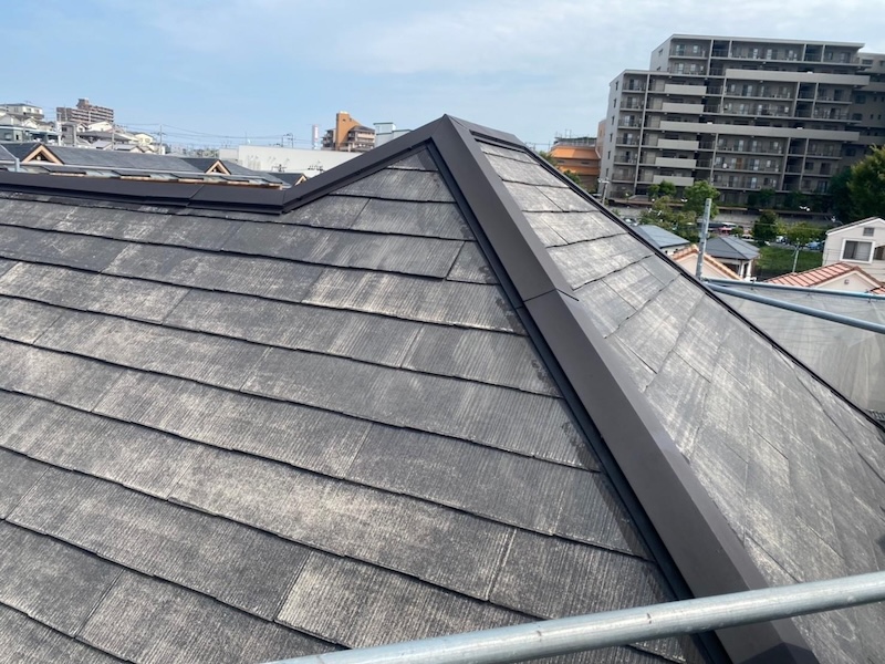 棟板金工事の手順を徹底解説!台風被害から屋根を守る修理方法とは