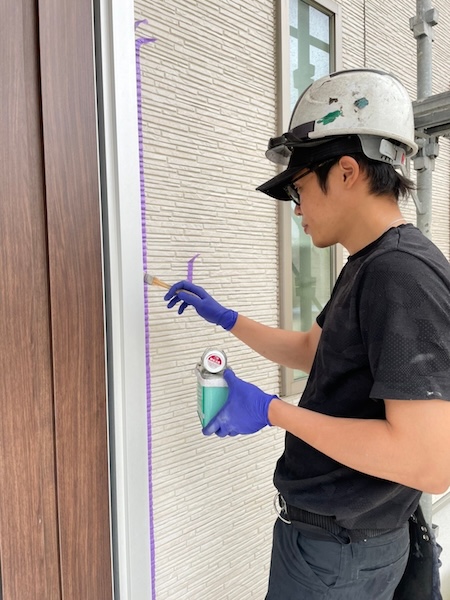 開口部のシーリング増し打ちと破風板の補修を行いました|大阪府堺市中区