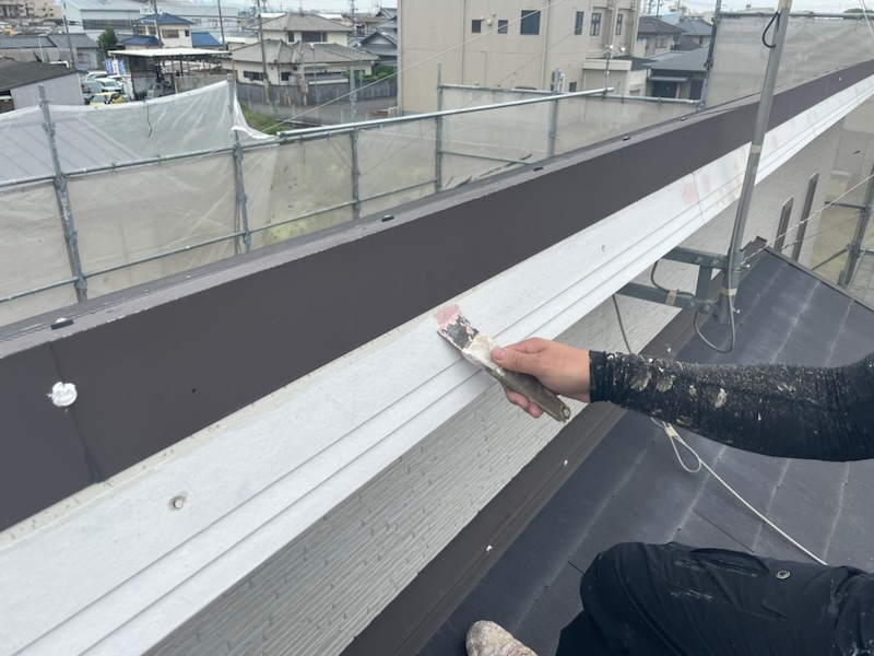 大阪府堺市中区|破風板の釘補強とパテ処理を行いました