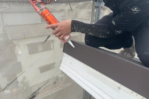 棟板金と水切りの釘補強・シーリング処理を実施しました｜大阪府堺市中区