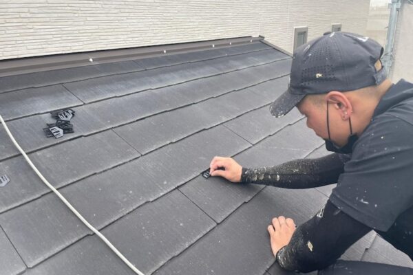 大阪府堺市中区｜屋根 縁切り タスペーサー設置・棟板金釘補強・スレートひび割れ補修を実施しました