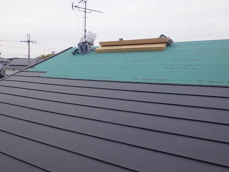 屋根リフォームの基礎知識:葺き替えとカバー工法の違いを解説します!