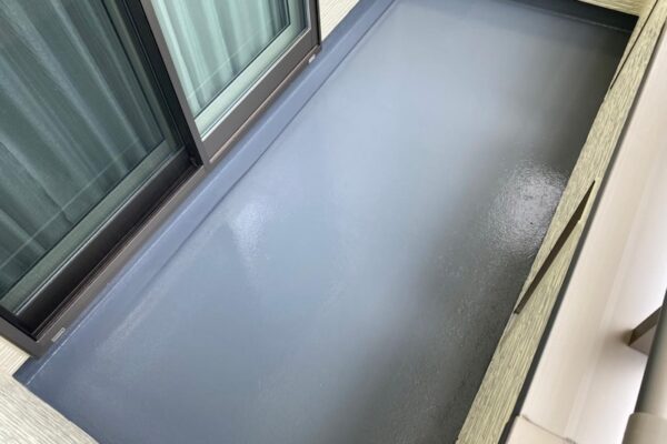 付帯部 軒樋の塗装とベランダトップコートの再塗装を行いました！FRP防水のメンテナンスについて｜大阪府堺市中区
