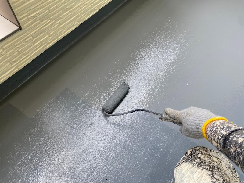 付帯部 軒樋の塗装とベランダトップコートの再塗装を行いました!FRP防水のメンテナンスについて|大阪府堺市中区