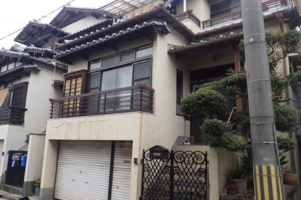 大阪府堺市 Y様邸 外壁塗装工事 アレスダイナミックTOP「ひび割れや剥がれているところを丁寧に直してくれました。塗装もきれいでした。」