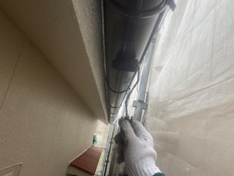縦樋・軒樋 下地処理 ケレン〜上塗りを実施しました!|大阪府堺市